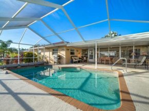 Lakeside House, 4 Bedrooms, Private Heated Pool, HDTV, Sleeps 8, WiFi